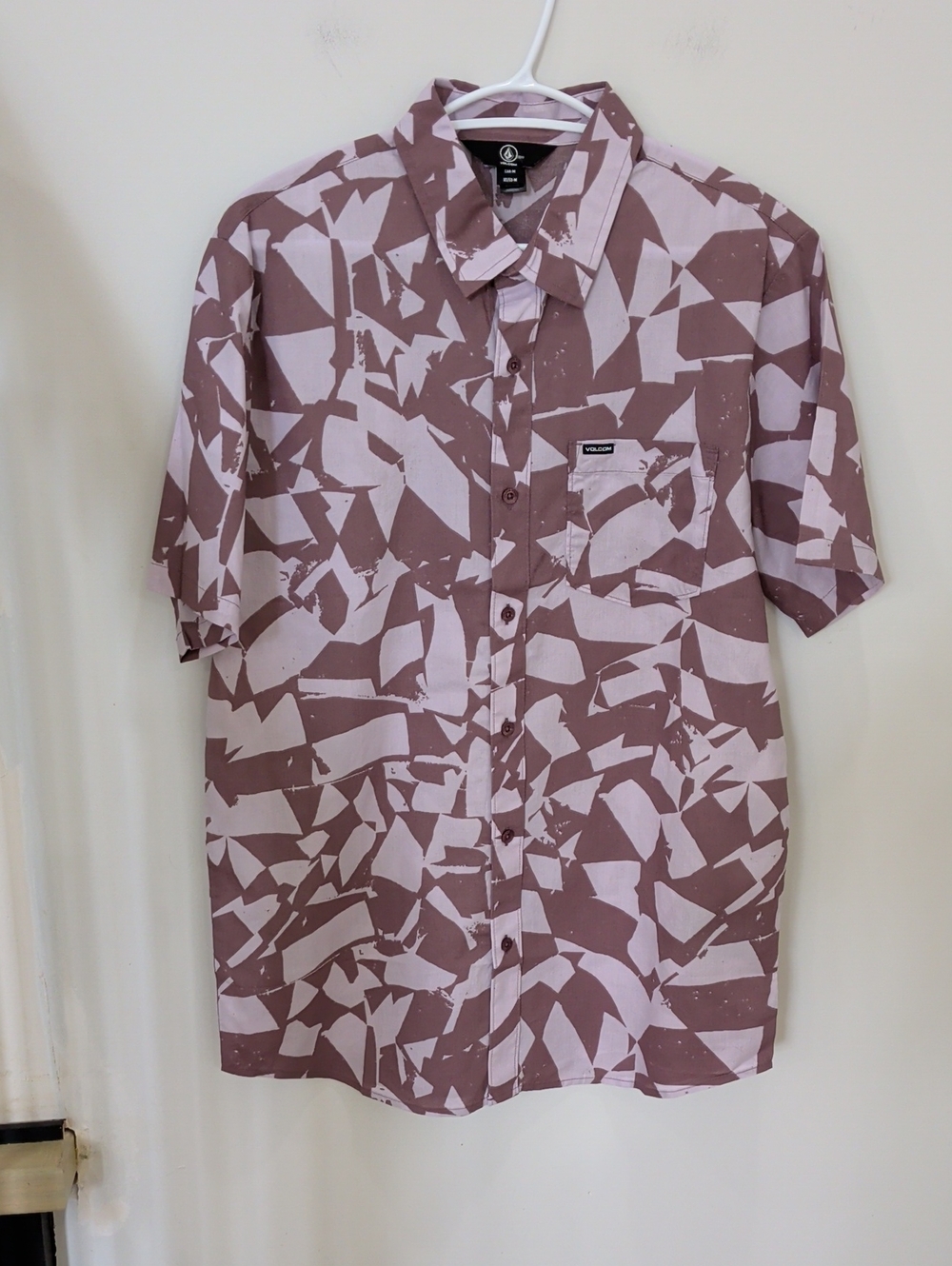 VOLCOM | Men's Mauve Warbler Cotton Short Sleeve Classic Fit Button Down Shirt